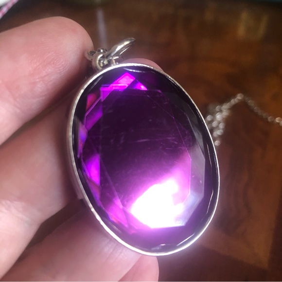 Large faceted purple glass cabochon stone necklace - Picture 12 of 12